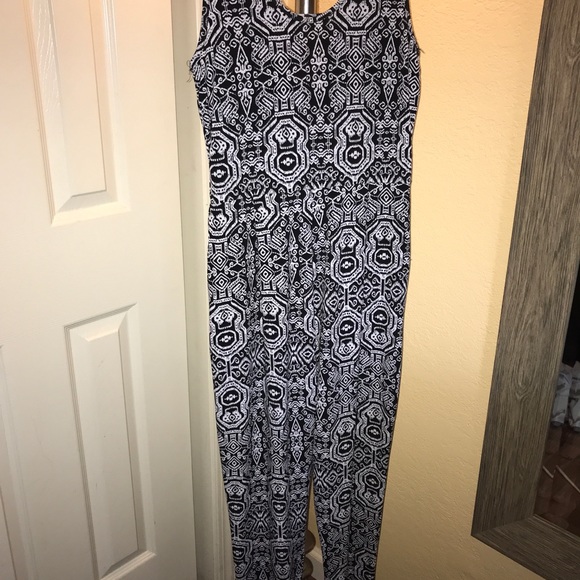 2 Jumper Bodysuits ... - Picture 3 of 7